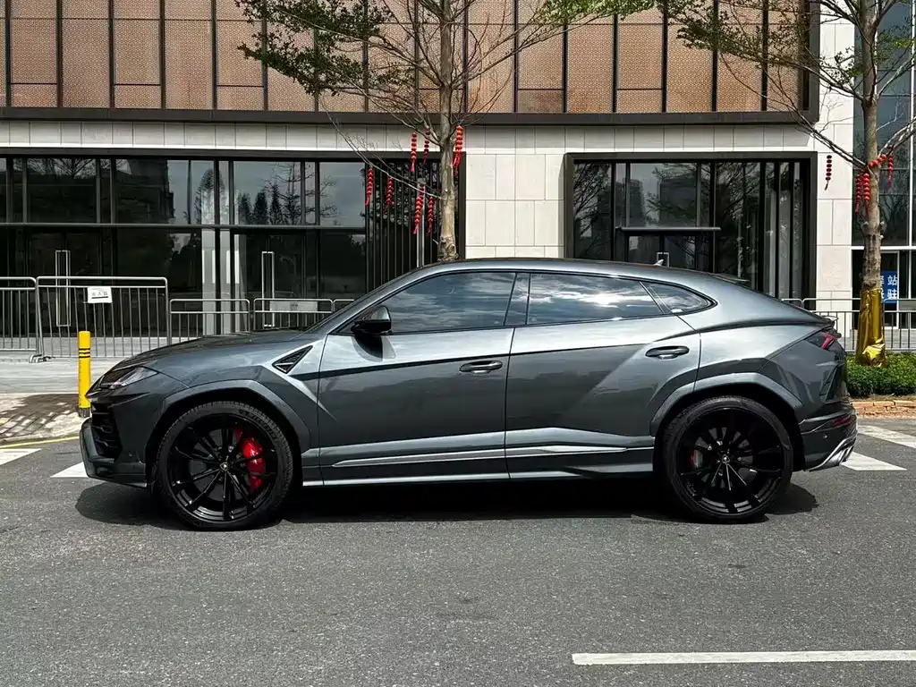 Lamborghini Urus 2021