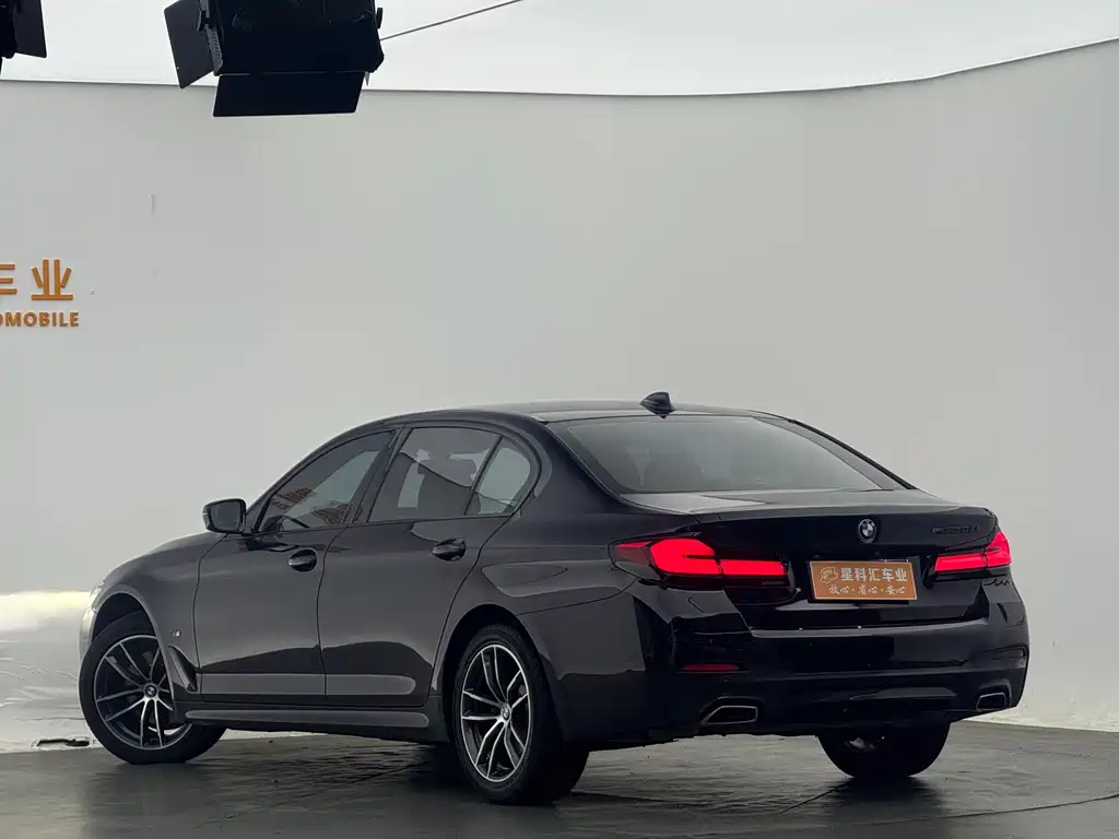 BMW 5 Series 2021 — фото 12