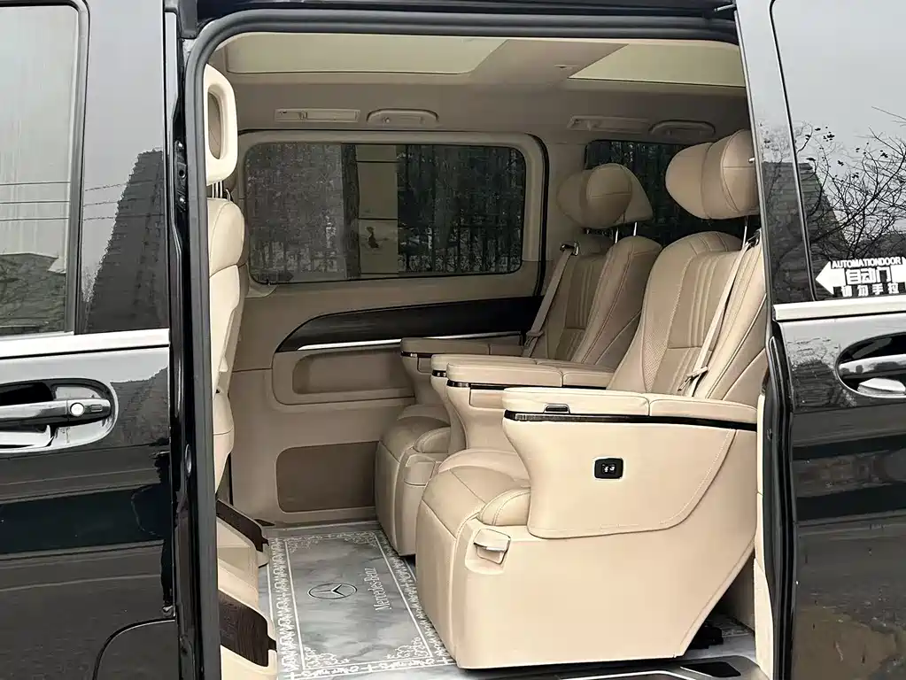 Mercedes-Benz V-Class 2023 — фото 9