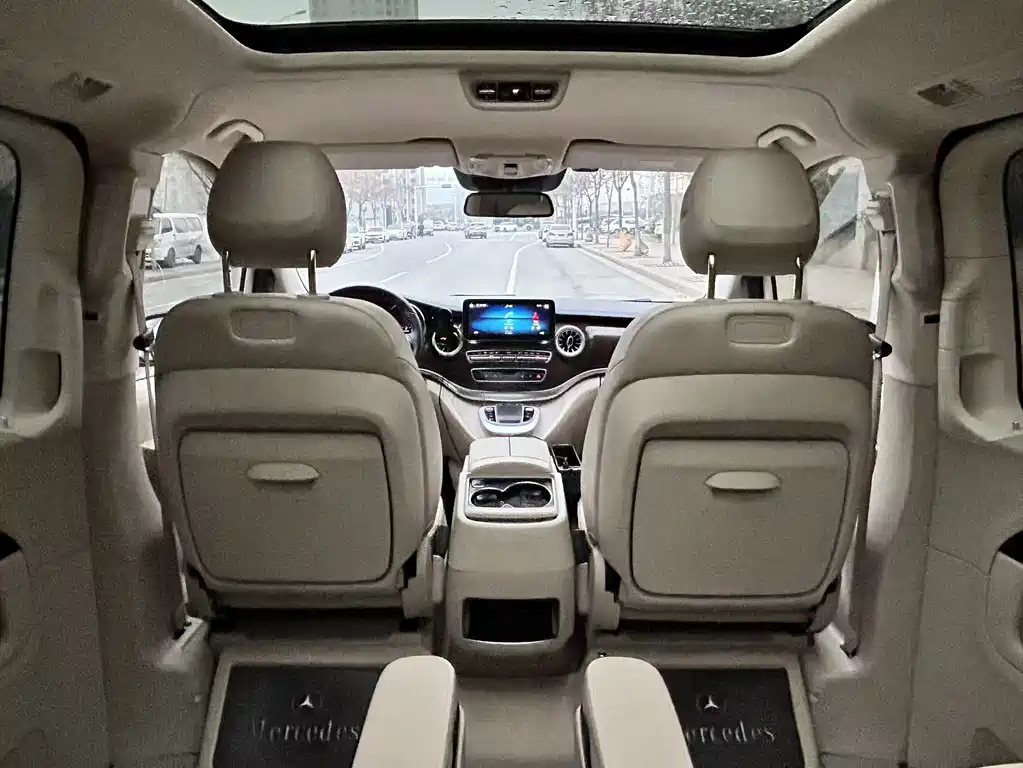 Mercedes-Benz V-Class 2023 — фото 14