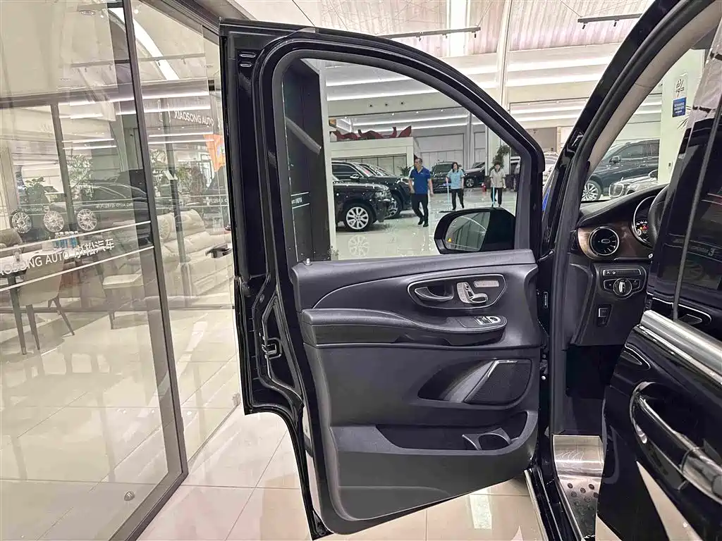 Mercedes-Benz V-Class 2021 — фото 17