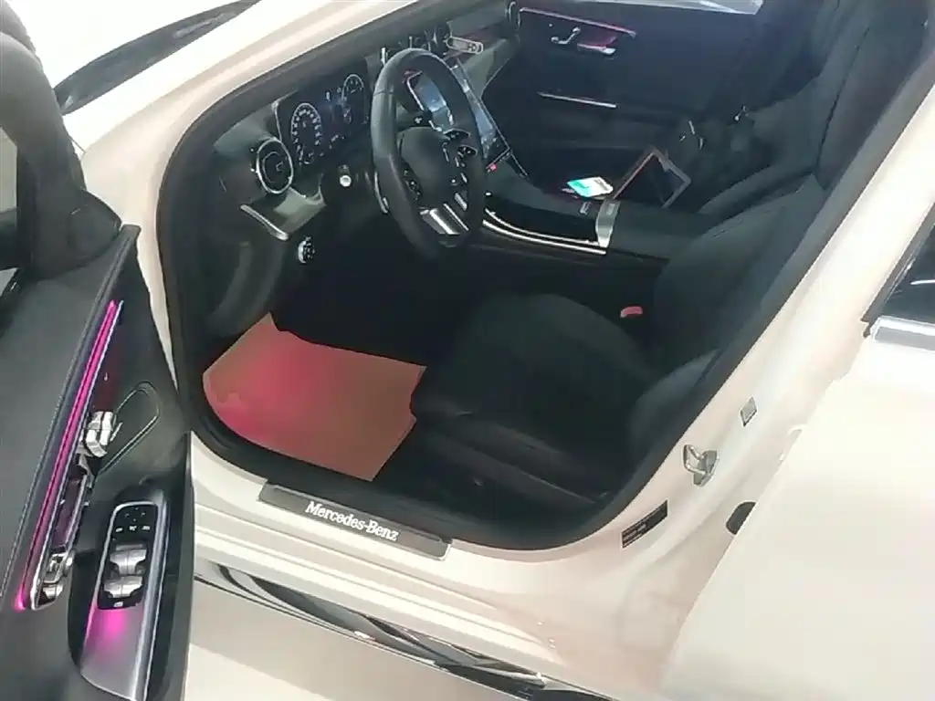 Mercedes-Benz C-Class 2023 — фото 16