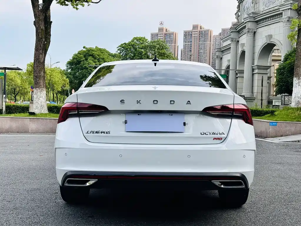 Skoda Octavia 2023 — фото 13