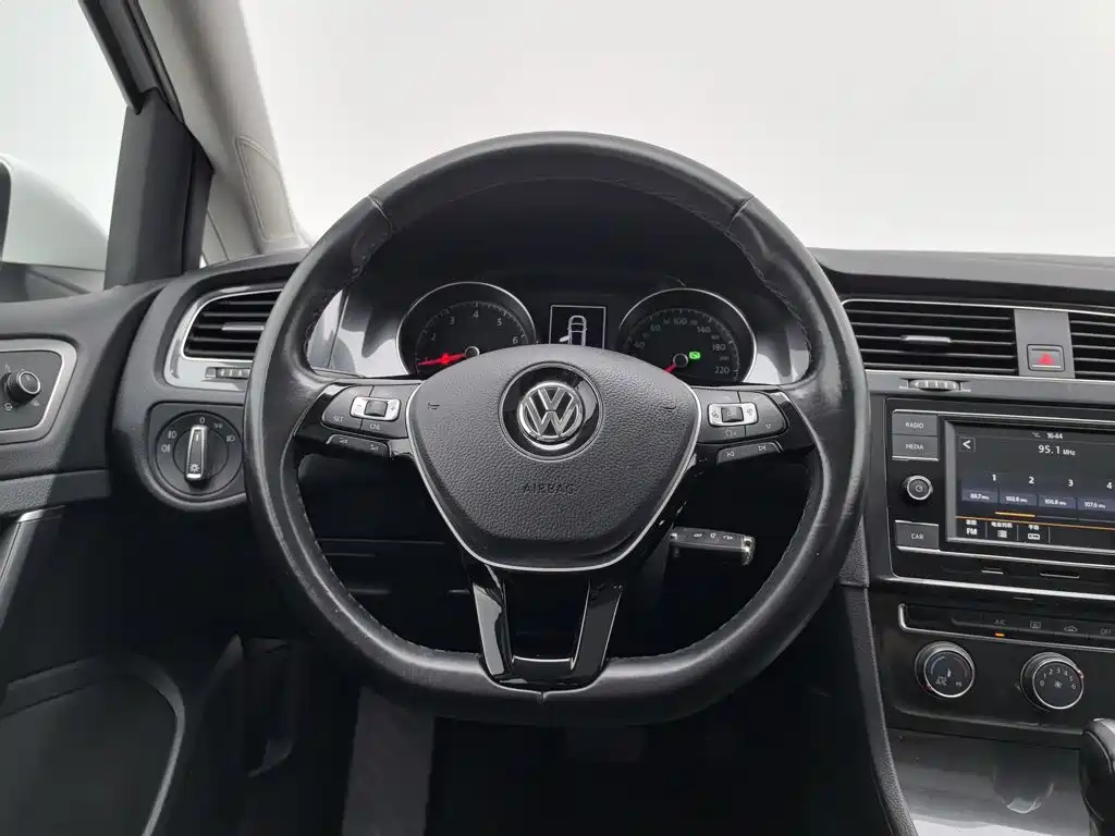 Volkswagen Golf 2018 — фото 11