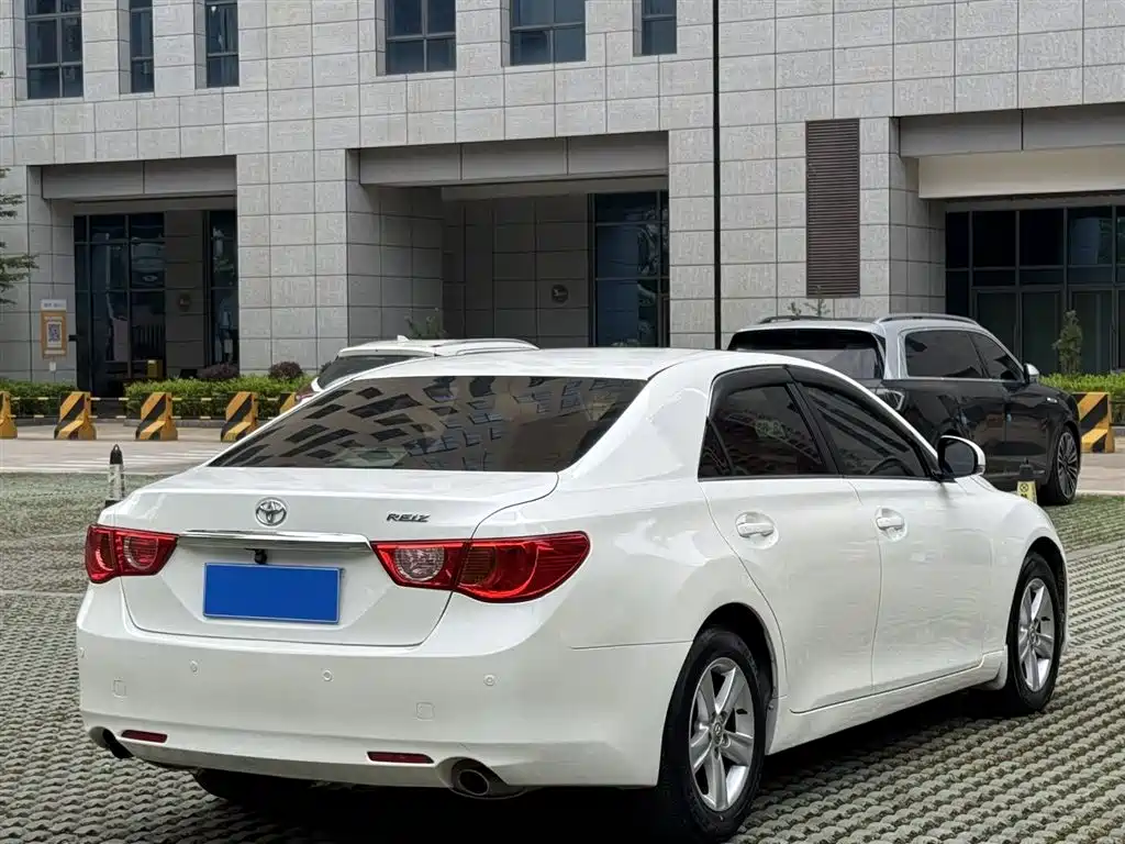 Toyota Reiz 2013