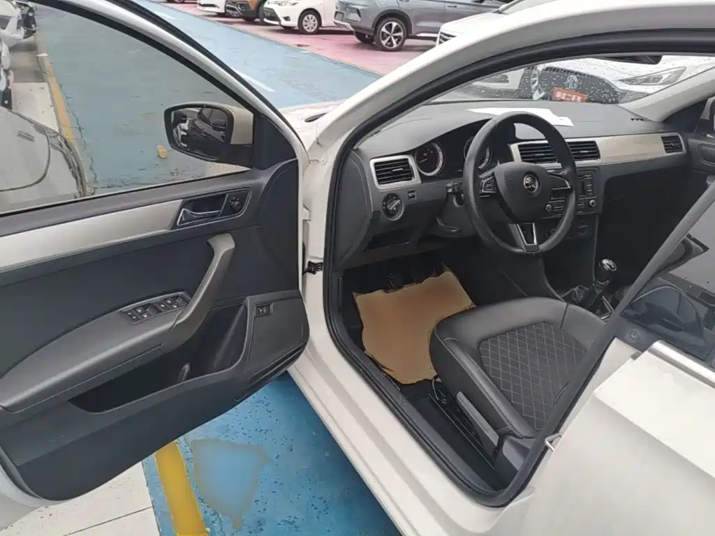 Skoda Rapid 2019 — фото 16