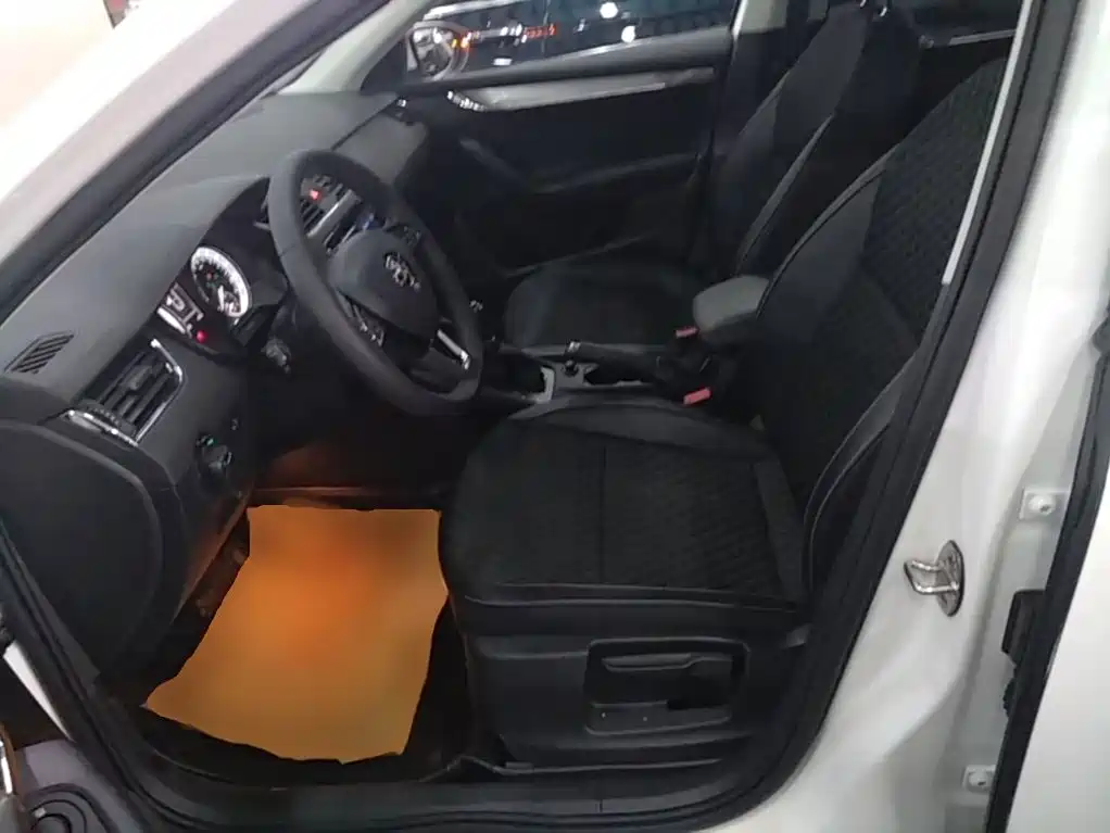 Skoda Octavia 2020 — фото 15