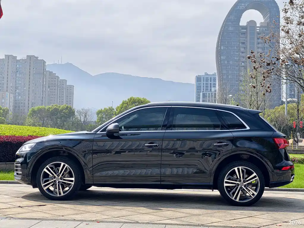 Audi Q5L 2020 — фото 3