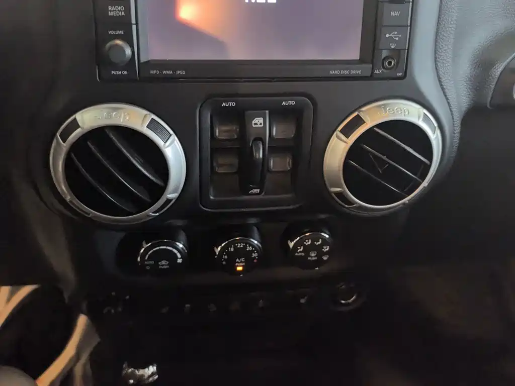 Jeep Wrangler 2017 — фото 17