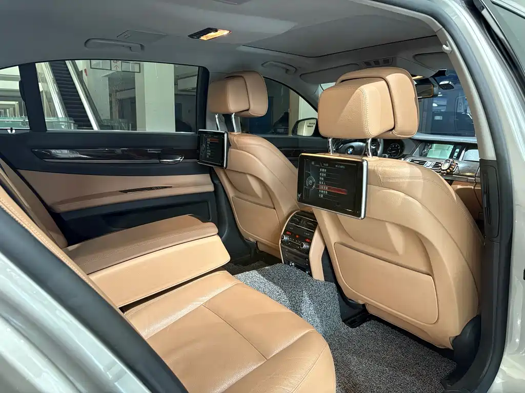 BMW 7 Series 2014 — фото 20