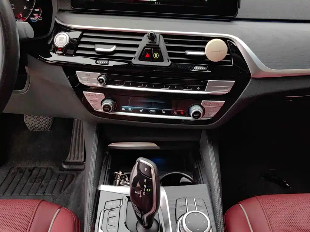 BMW 5 Series 2022 — фото 10