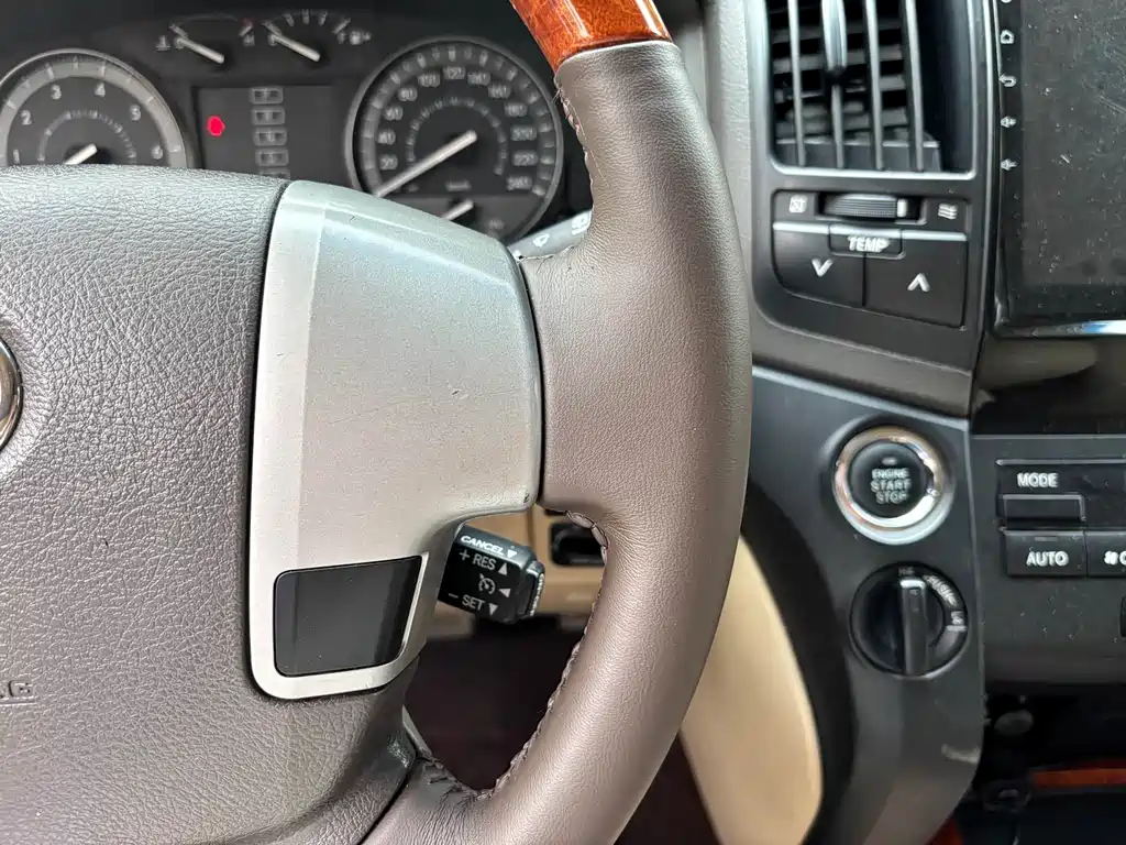 Toyota Land Cruiser 2015 — фото 16