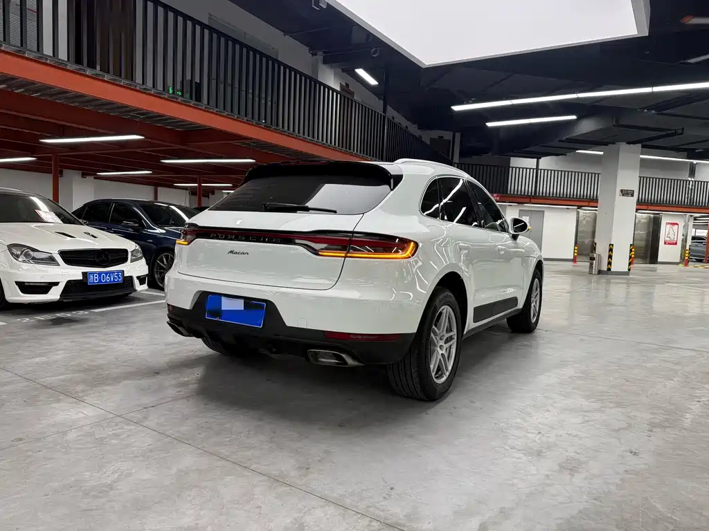 Porsche Macan 2019 — фото 24
