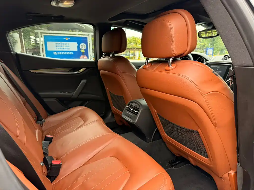 Maserati Ghibli 2019 — фото 15