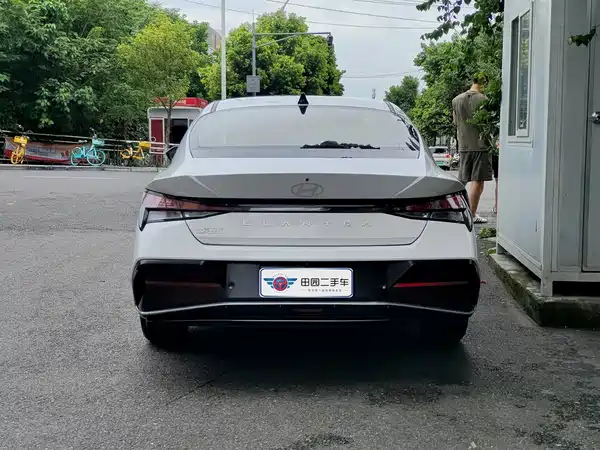 Hyundai Elantra 2023