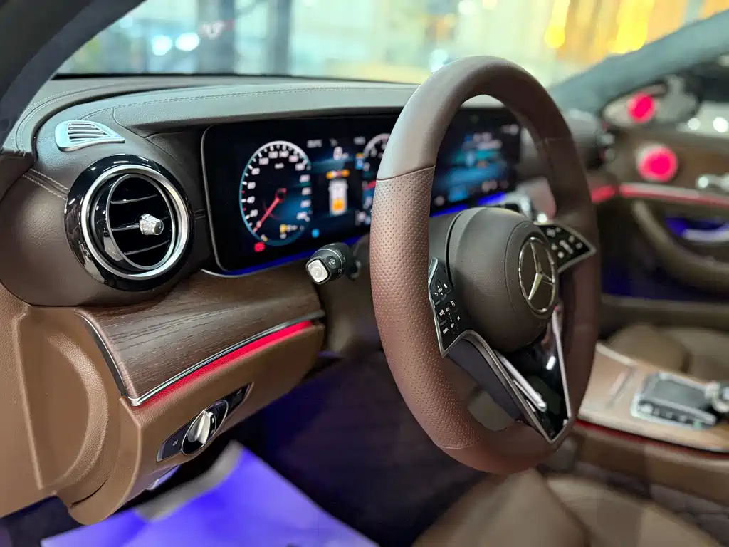 Mercedes-Benz E-Class 2023 — фото 11