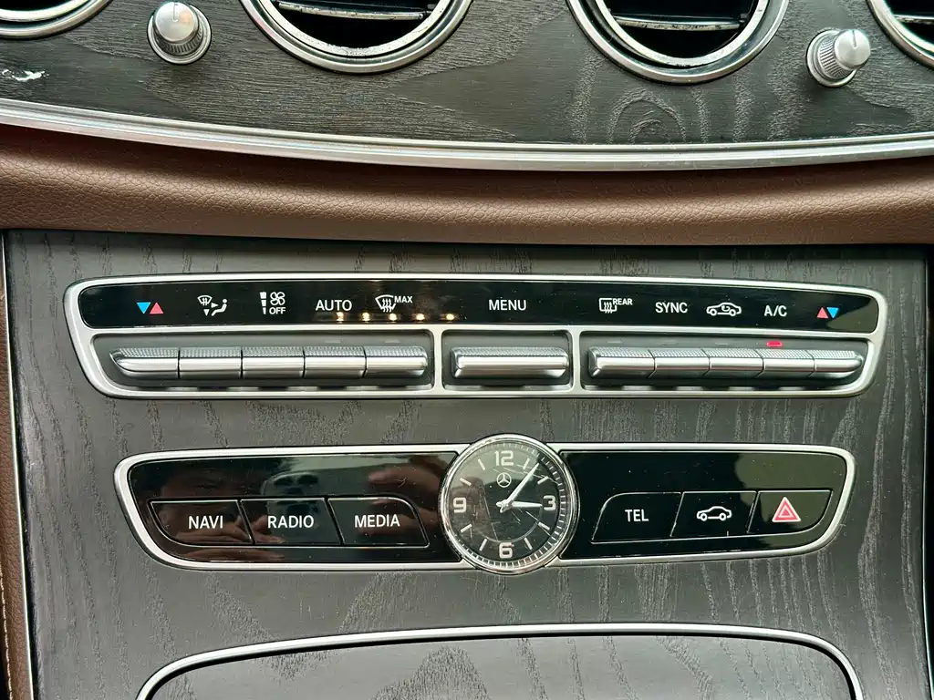 Mercedes-Benz E-Class 2019 — фото 34