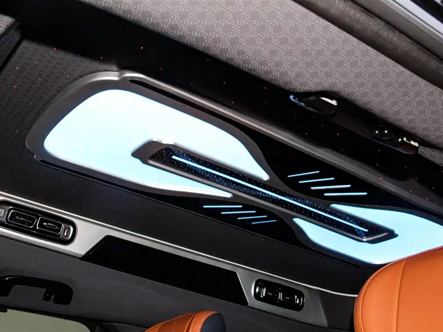 Toyota Granvia — фото 17
