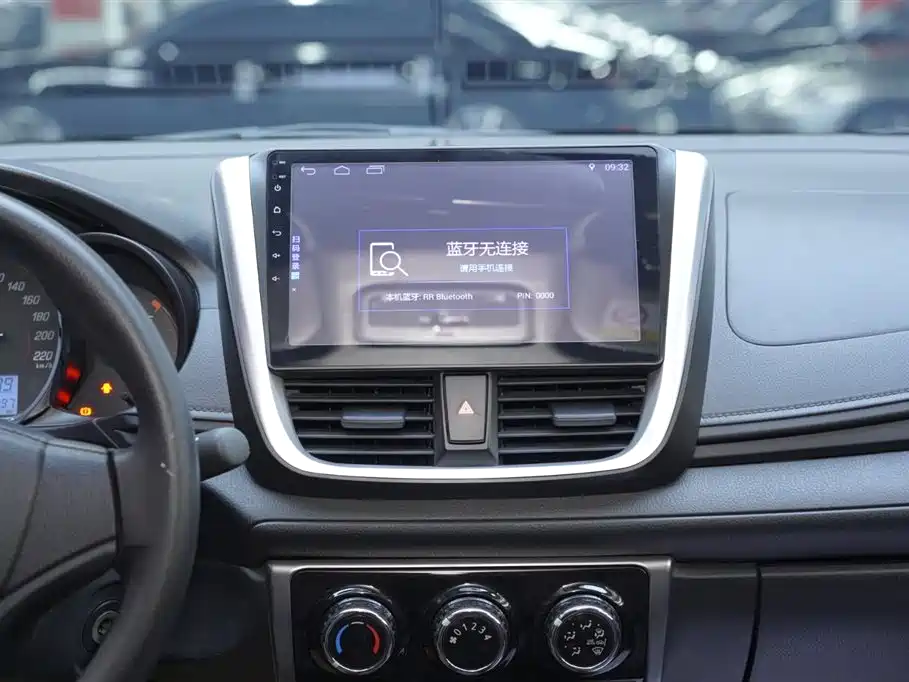 Toyota Yaris L 2020 — фото 17