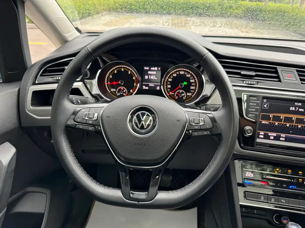 Volkswagen Touran 2022 — фото 14
