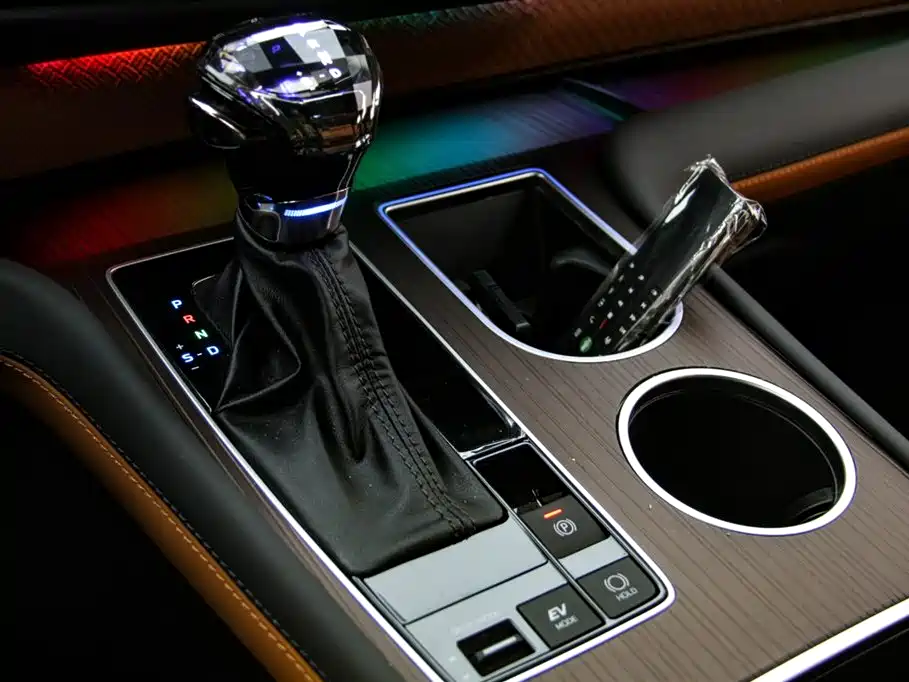Toyota Granvia — фото 9