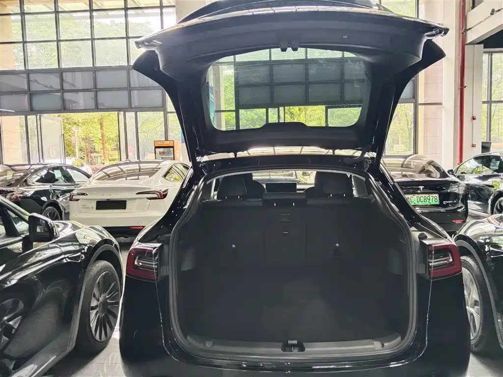 Tesla Model Y 2023 — фото 19