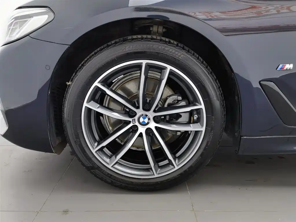 BMW 5 Series 2021 — фото 17