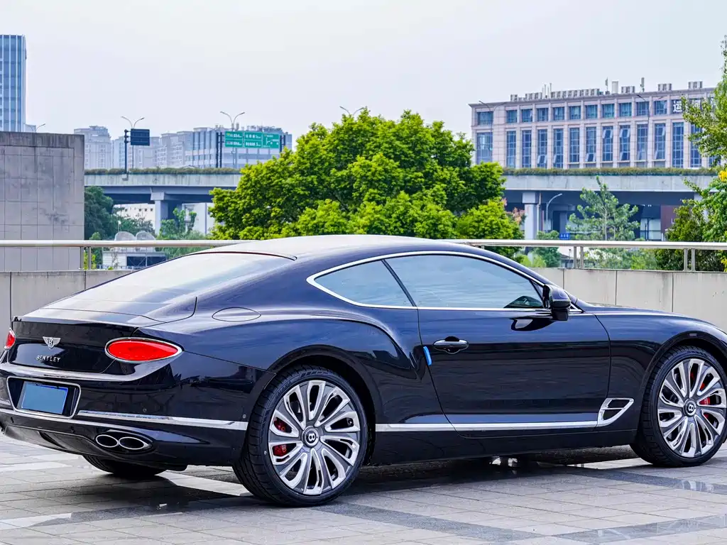 Bentley Continental 2021 — фото 6