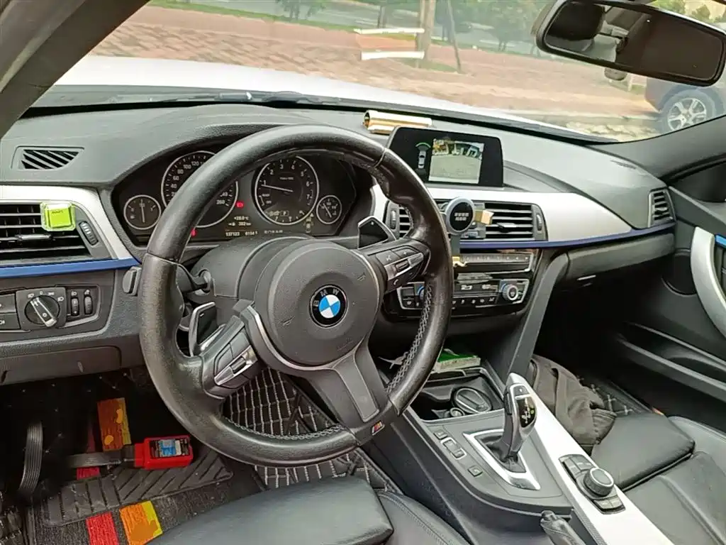 BMW 3 Series 2018 — фото 10