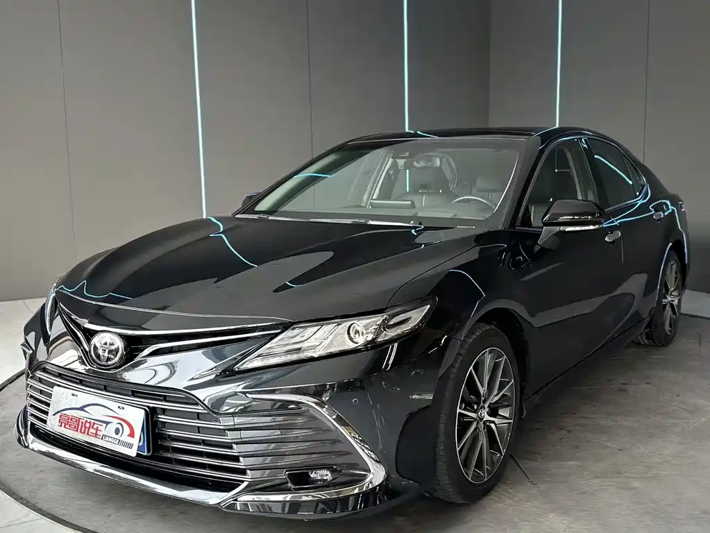 Toyota Camry 2022 — фото 1