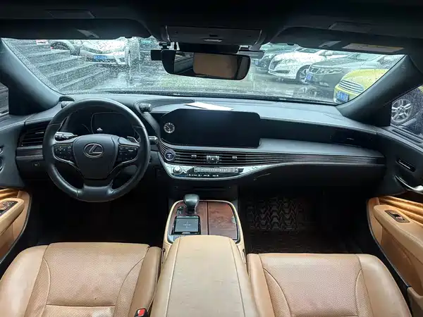 Lexus LS 2021