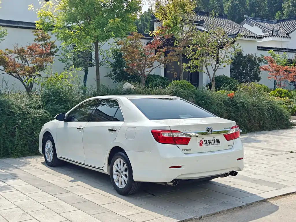Toyota Camry 2014 — фото 9