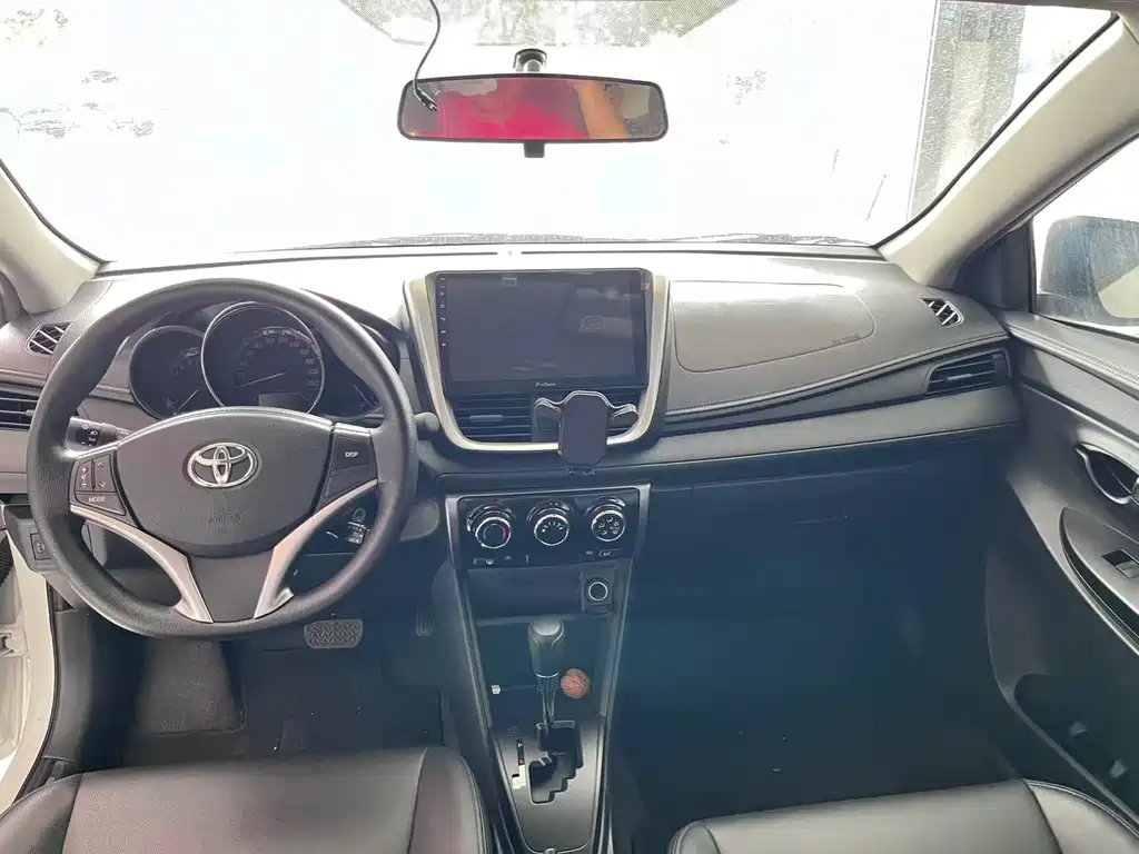 Toyota Yaris L 2022 — фото 5