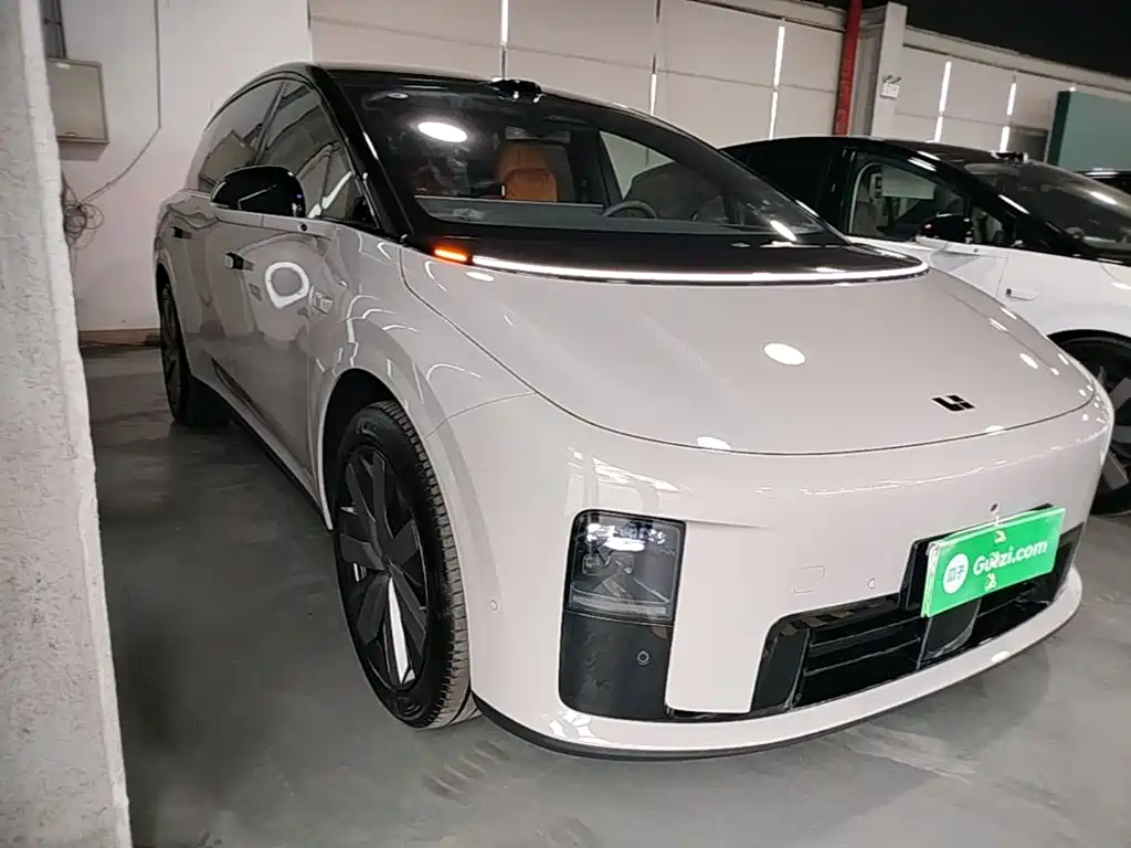 Li Auto i8 2025