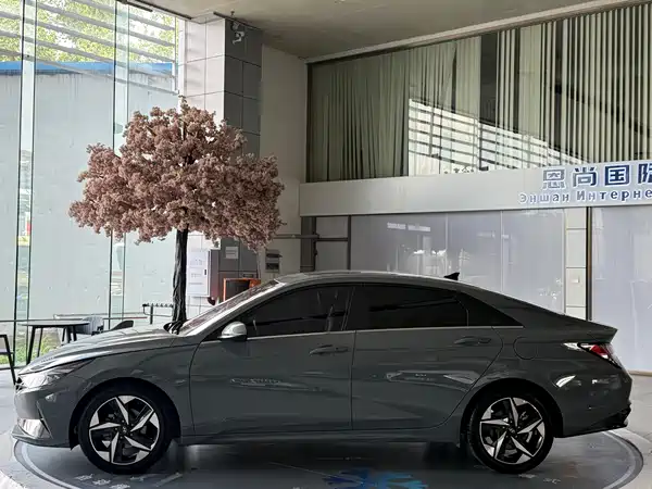 Hyundai Elantra 2022