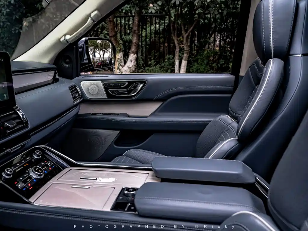 Lincoln Navigator 2020 — фото 10