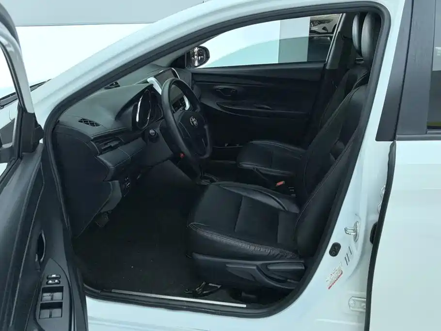Toyota Yaris L 2018 — фото 9