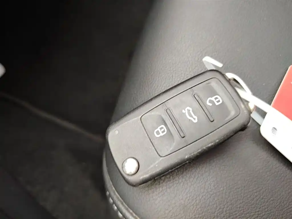 Volkswagen Sagitar 2017 — фото 9