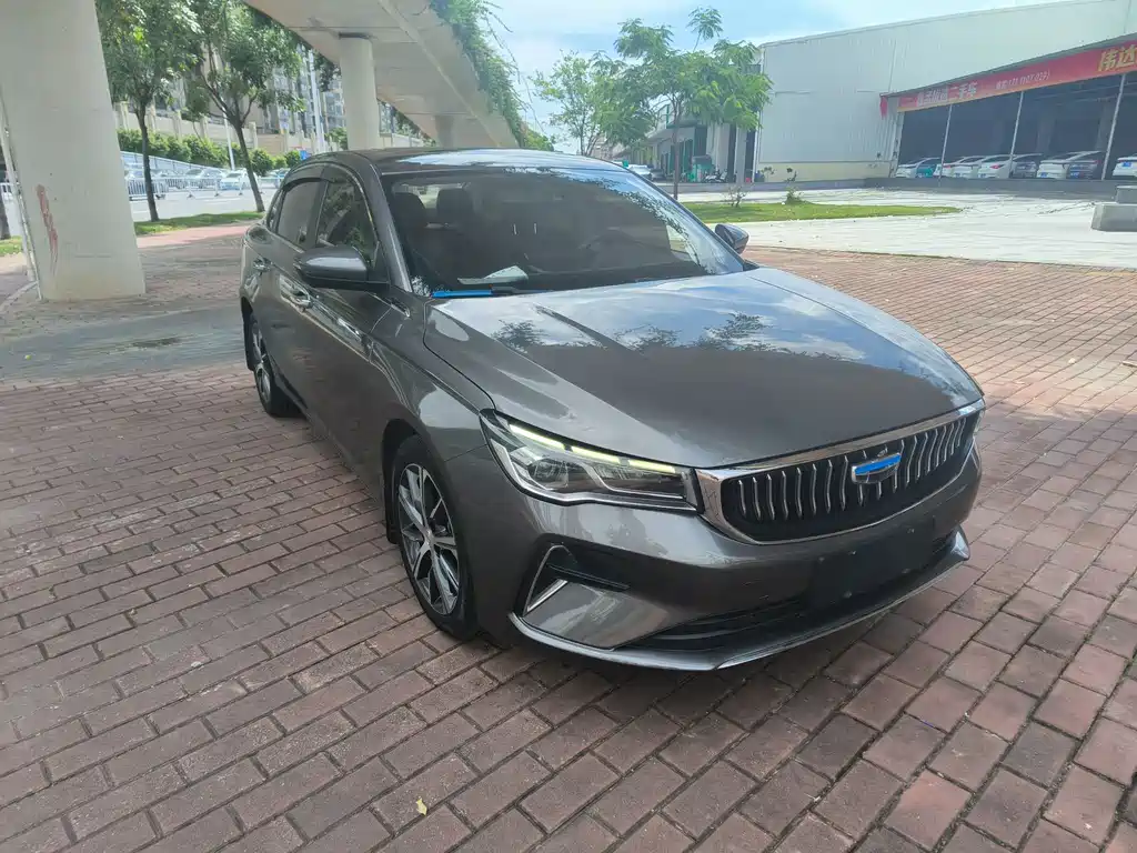 Geely Emgrand 2022