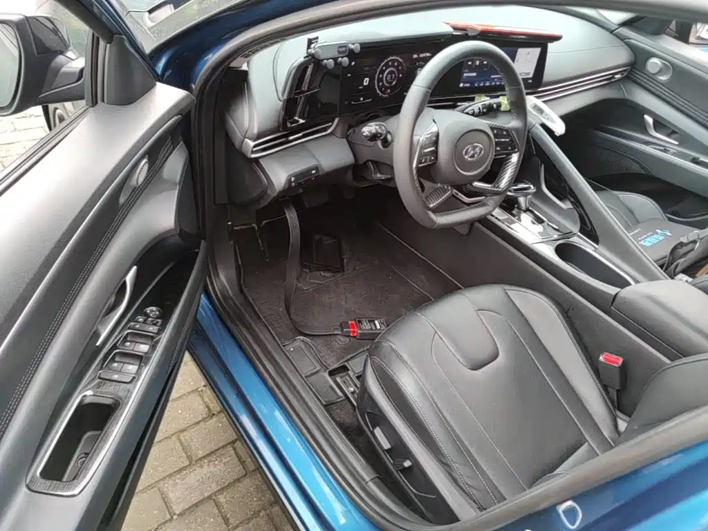 Hyundai Elantra 2020 — фото 16