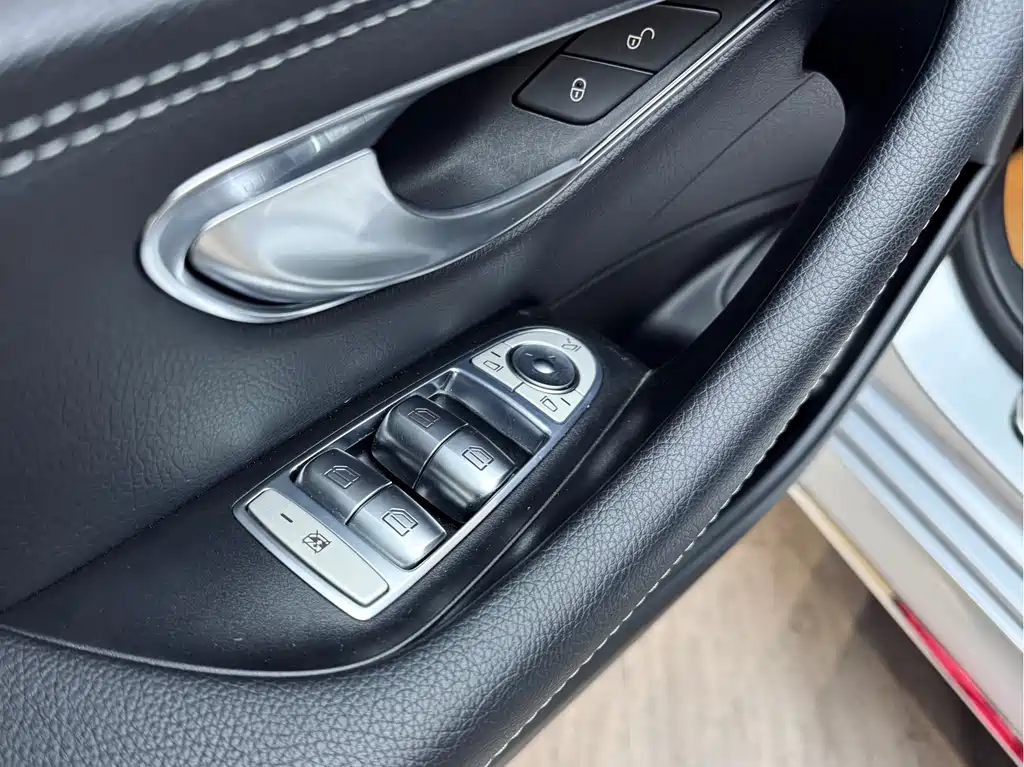 Mercedes-Benz E-Class 2022 — фото 12