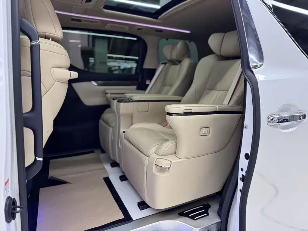 Toyota Alphard 2023 — фото 8