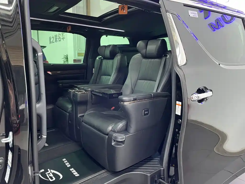 Toyota Vellfire 2022 — фото 9