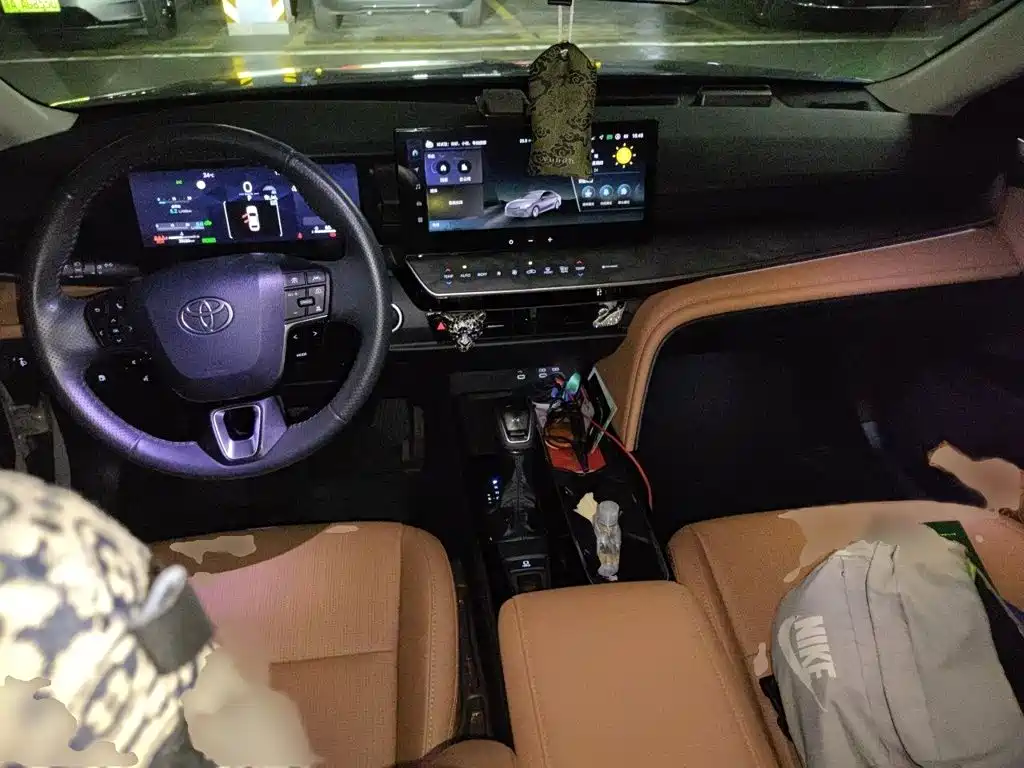 Toyota Camry 2024 — фото 13