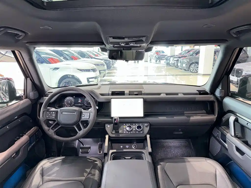 Land Rover Defender 2024 — фото 18