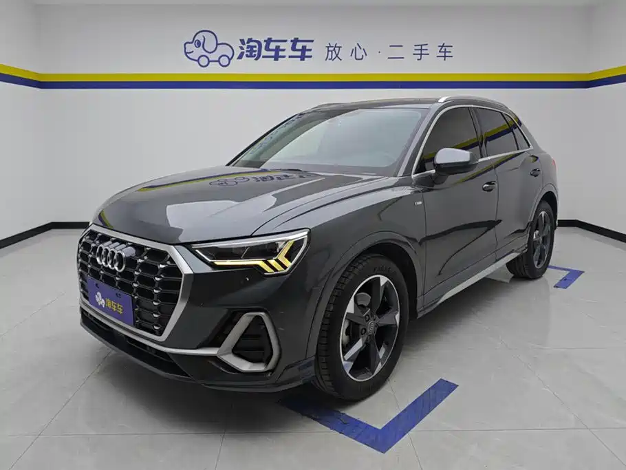 Audi Q3 2019 — фото 1