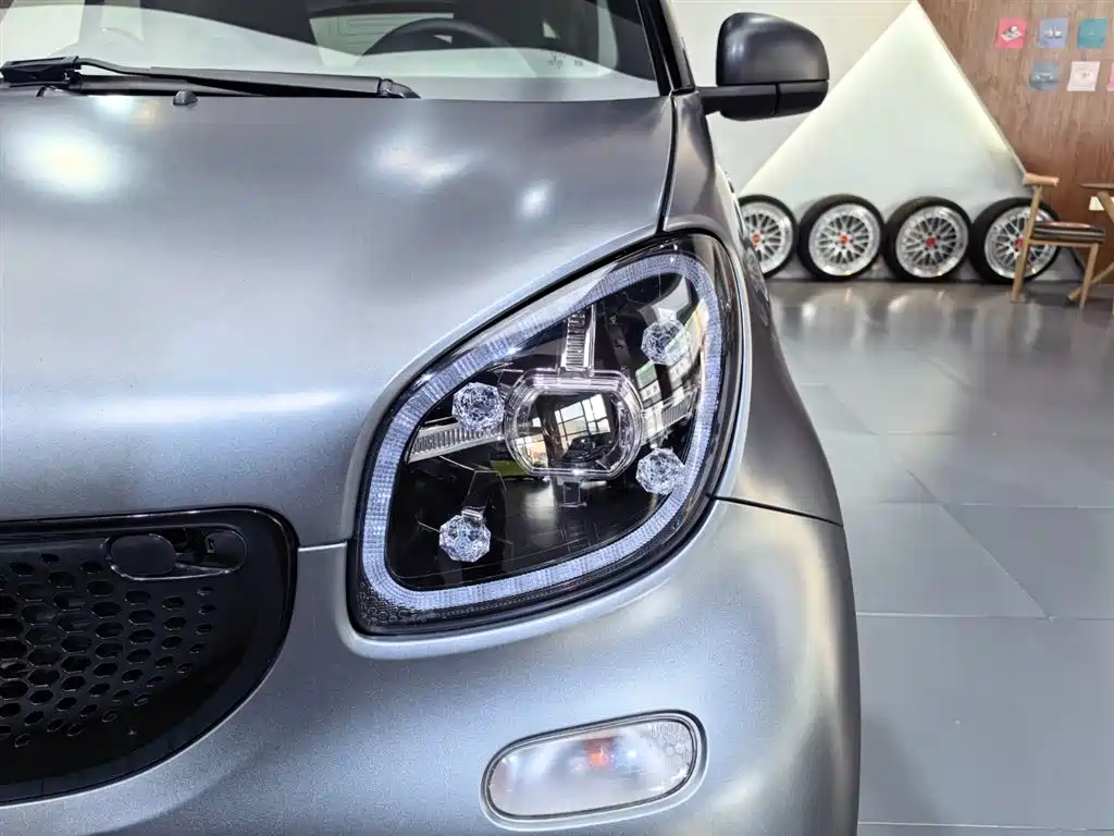smart Fortwo 2019 — фото 17