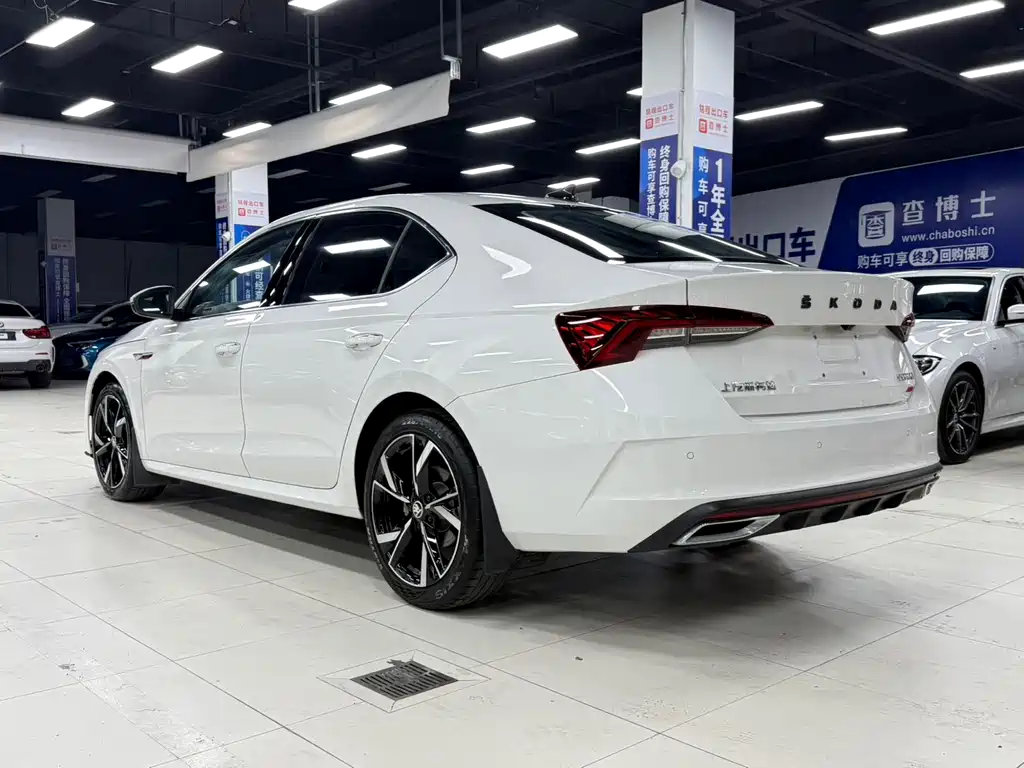 Skoda Octavia 2022 — фото 6
