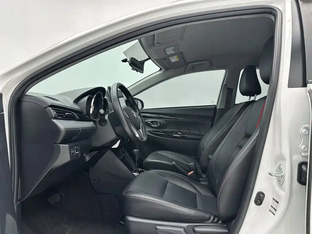 Toyota Yaris L 2022