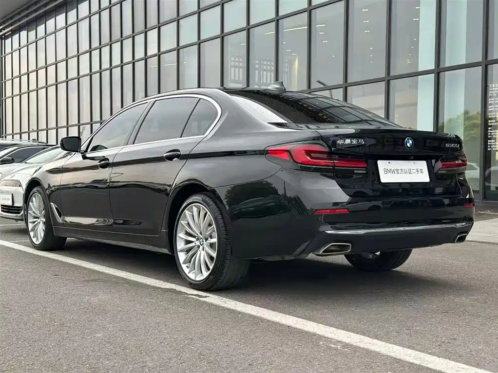 BMW 5 Series 2021 — фото 16